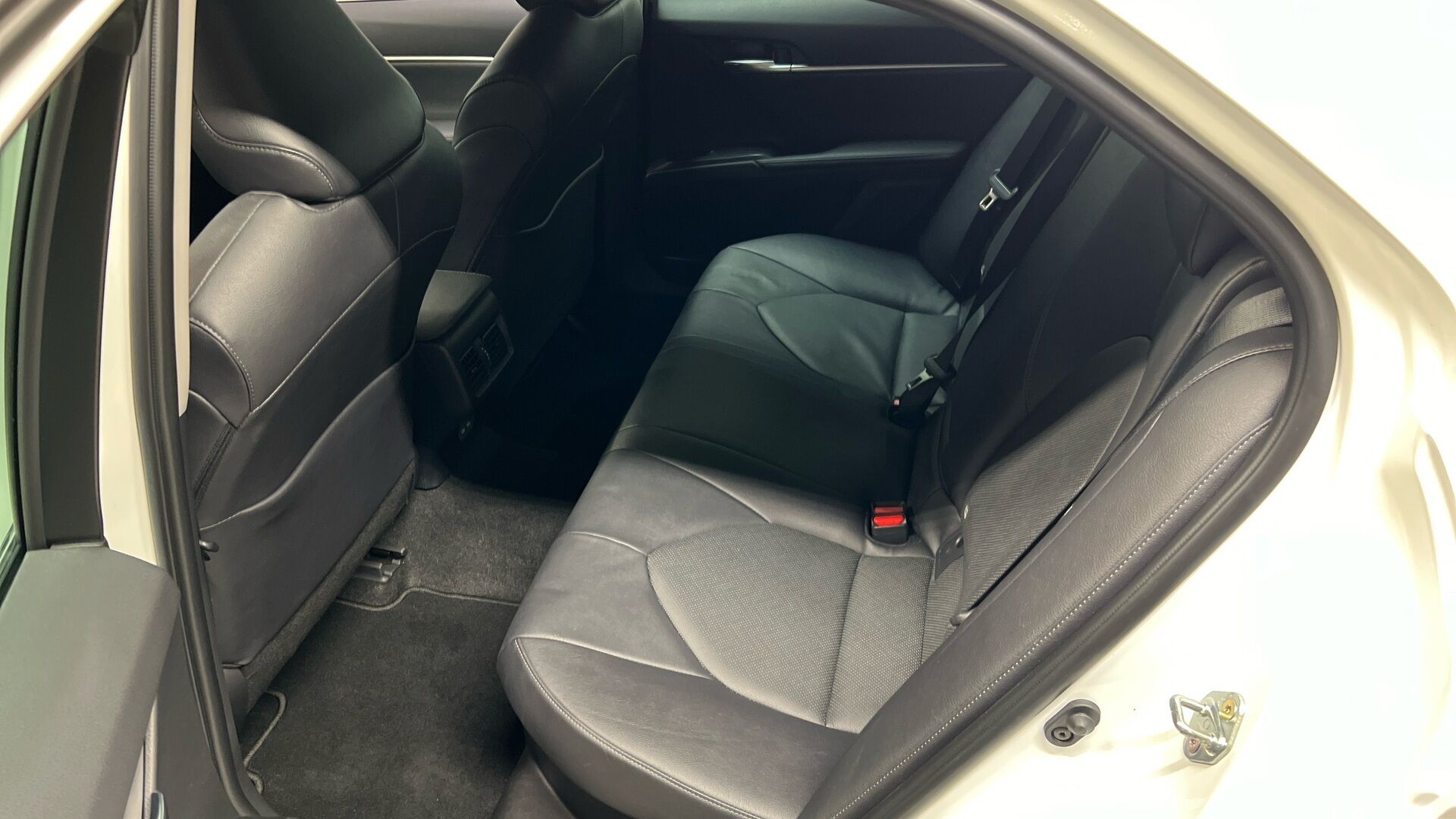 Toyota Camry iso kuva 8