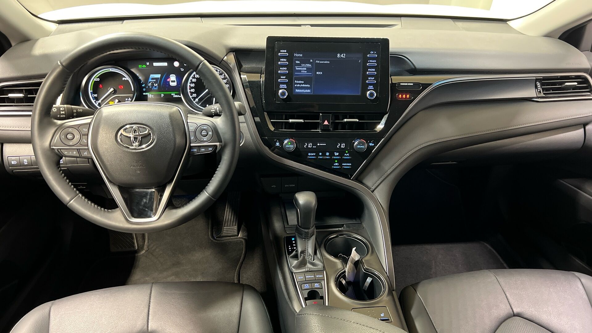 Toyota Camry iso kuva 9