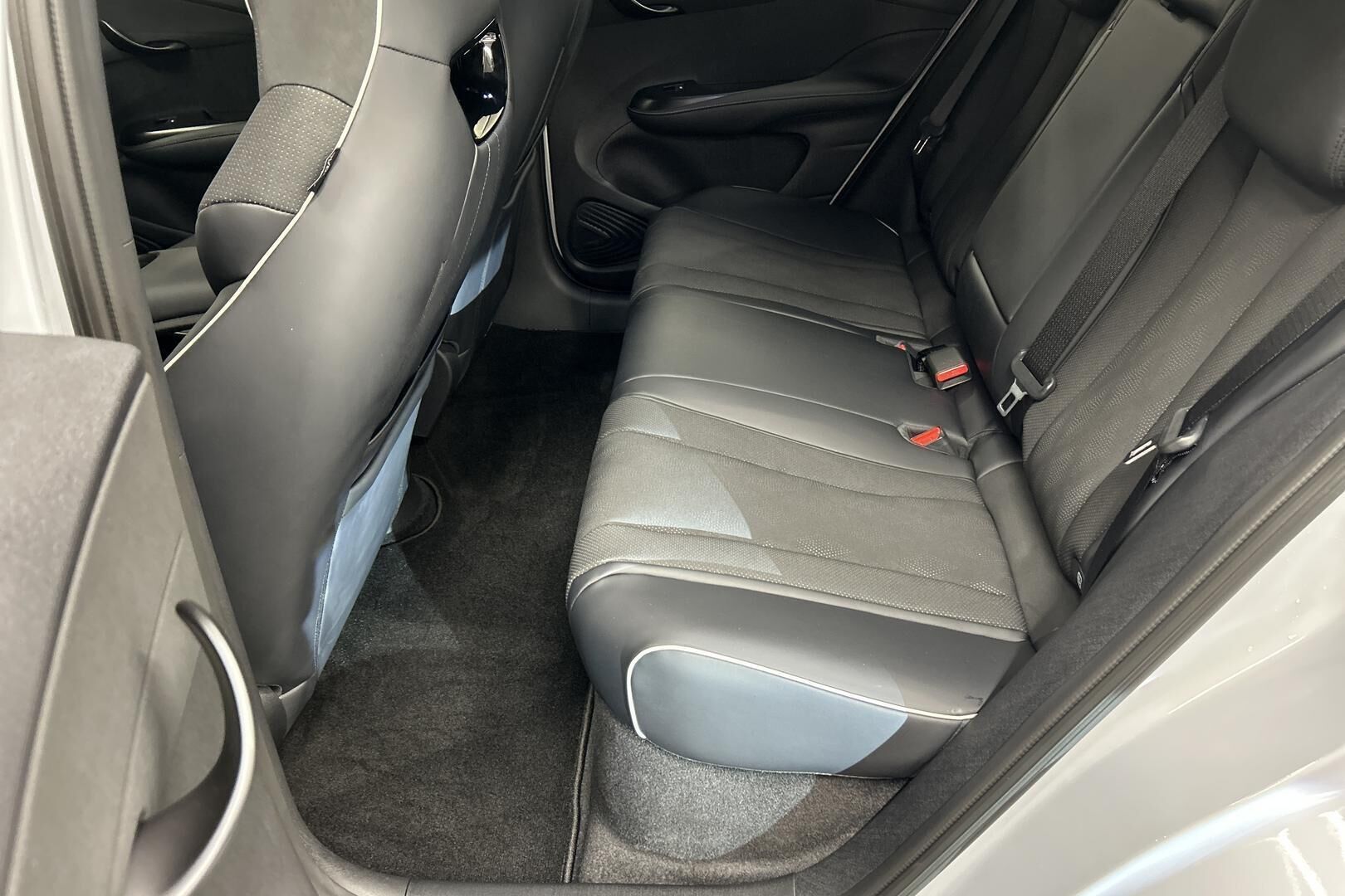 BYD Dolphin iso kuva 9