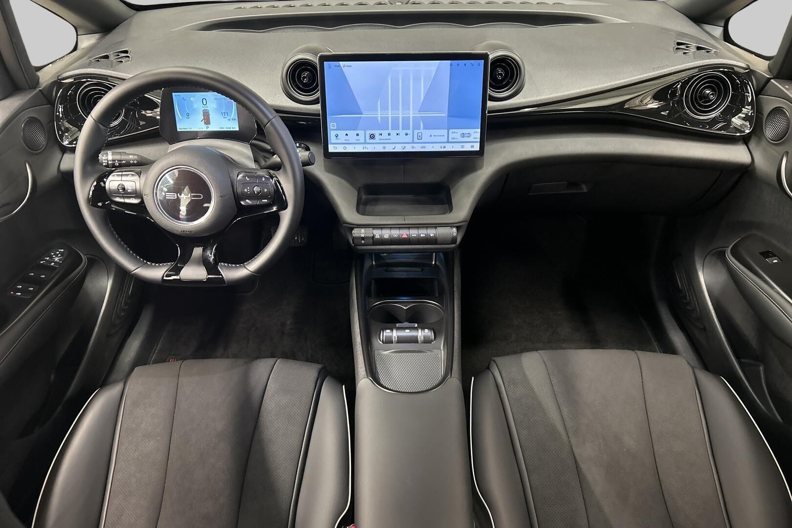 BYD Dolphin iso kuva 8