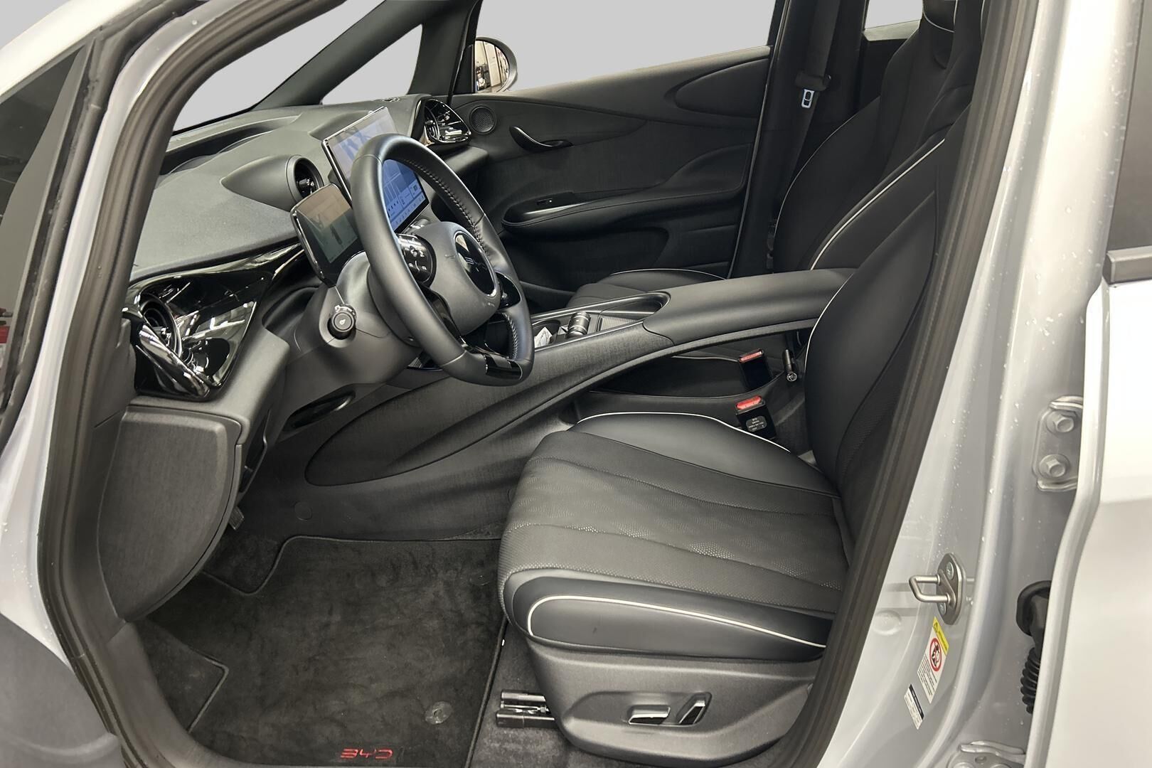 BYD Dolphin iso kuva 18