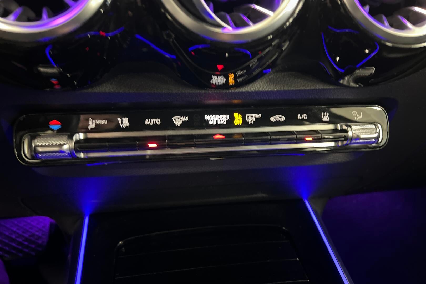 Mercedes-Benz EQB iso kuva 15