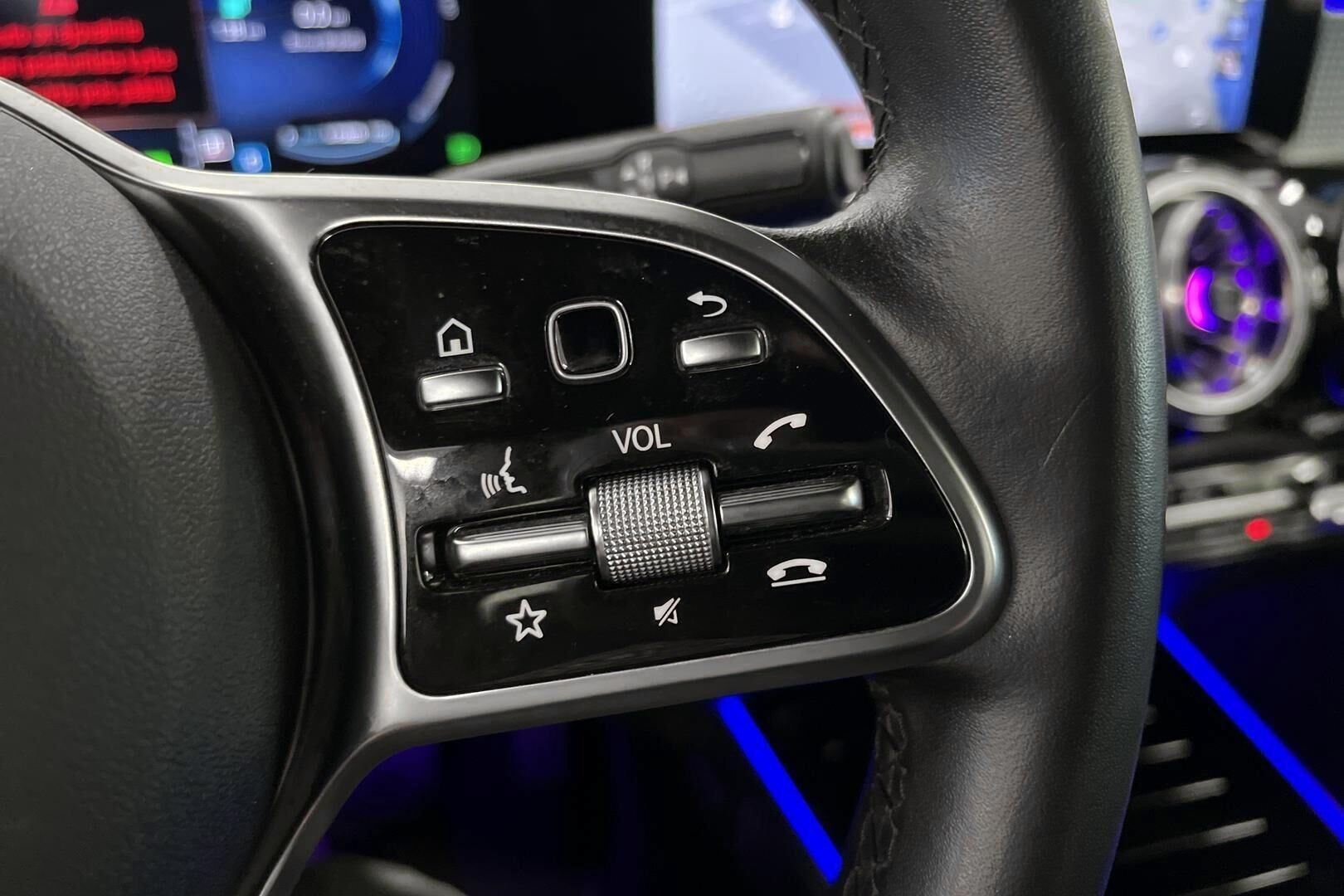 Mercedes-Benz EQB iso kuva 17