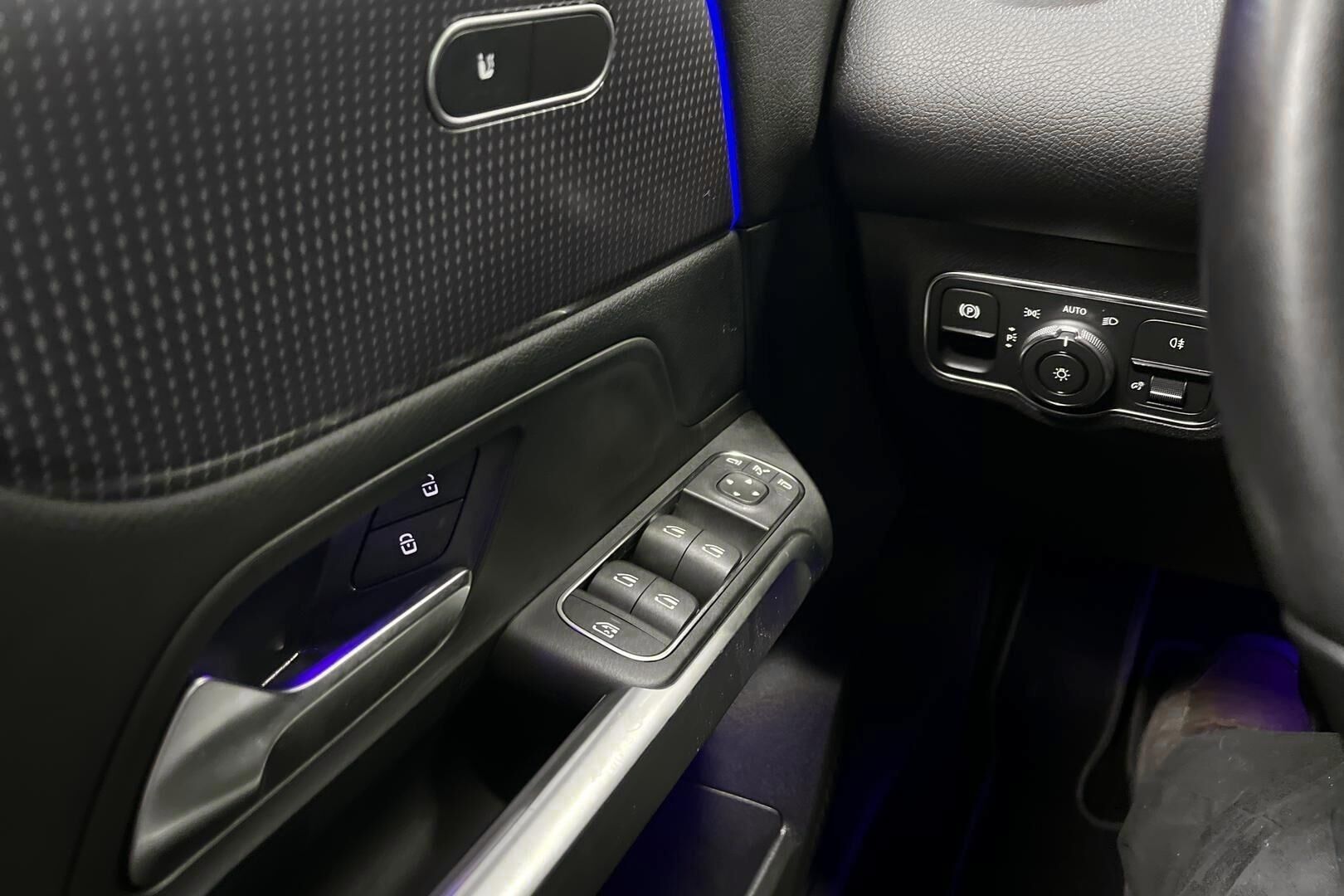 Mercedes-Benz EQB iso kuva 19