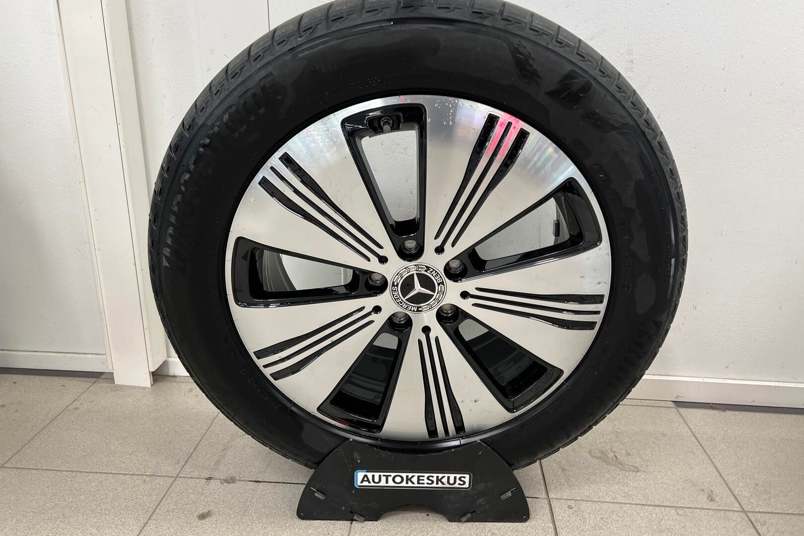 Mercedes-Benz EQB iso kuva 24