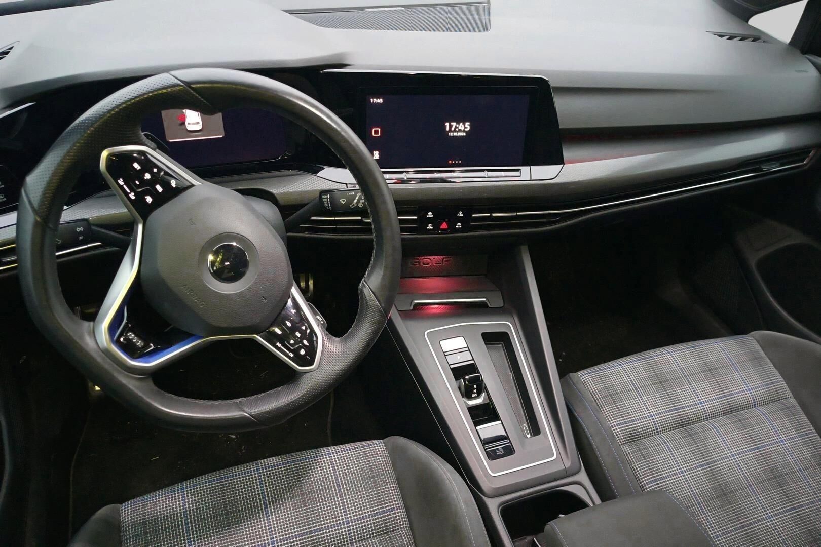Volkswagen Golf iso kuva 2