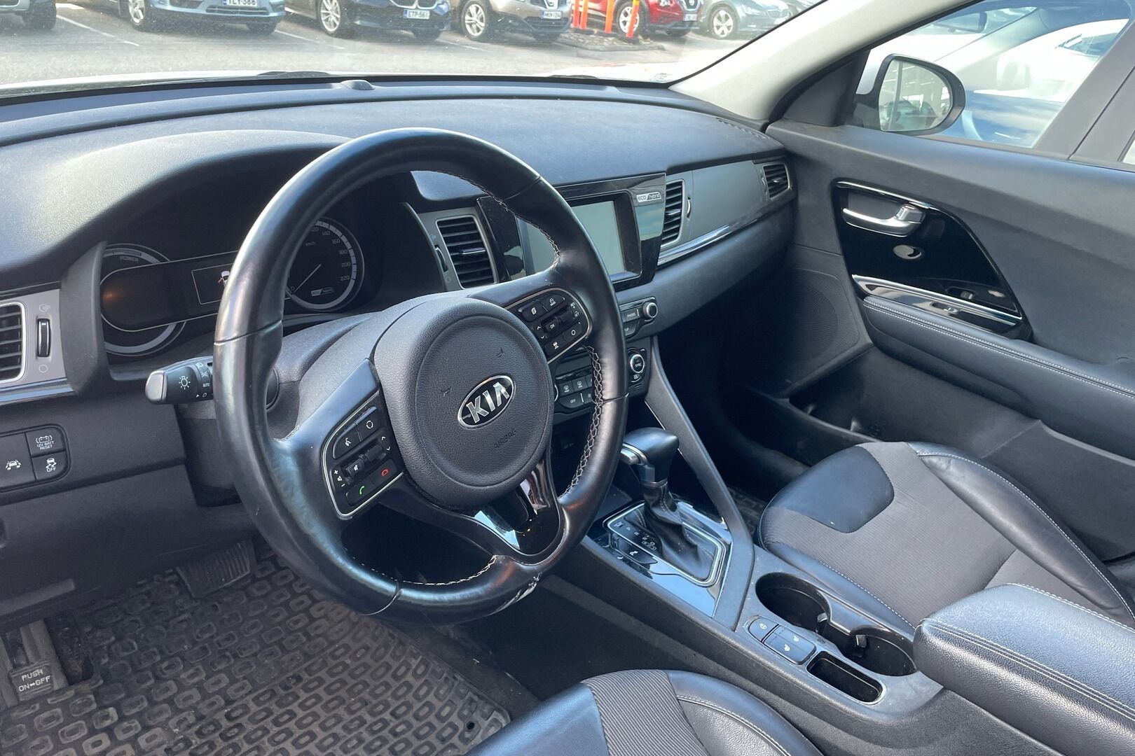 Kia Niro iso kuva 1