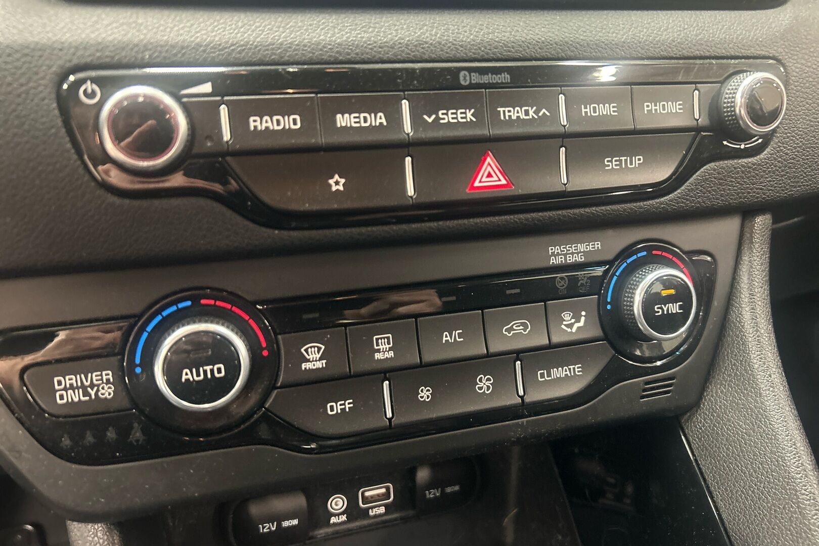 Kia Niro iso kuva 17