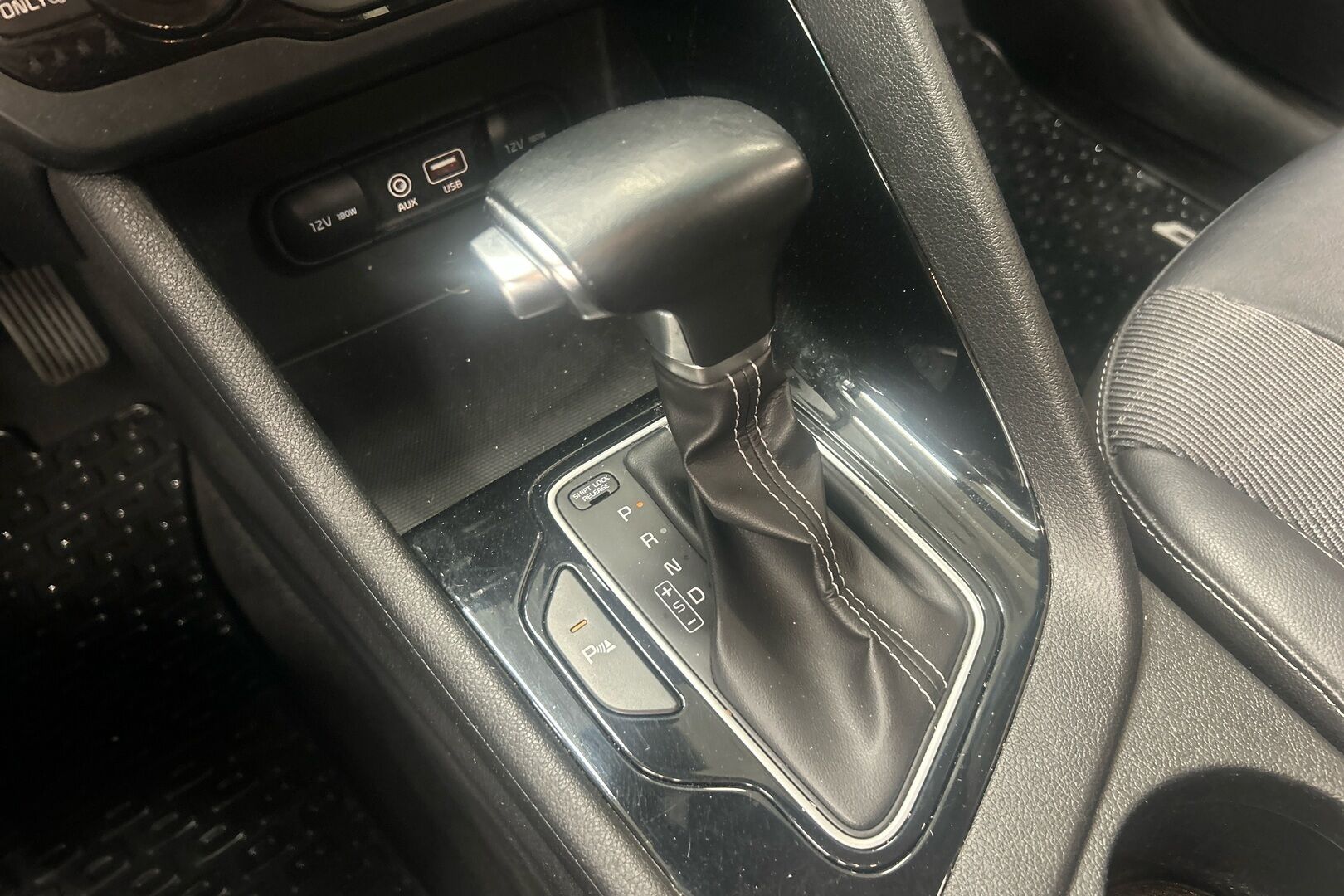 Kia Niro iso kuva 18