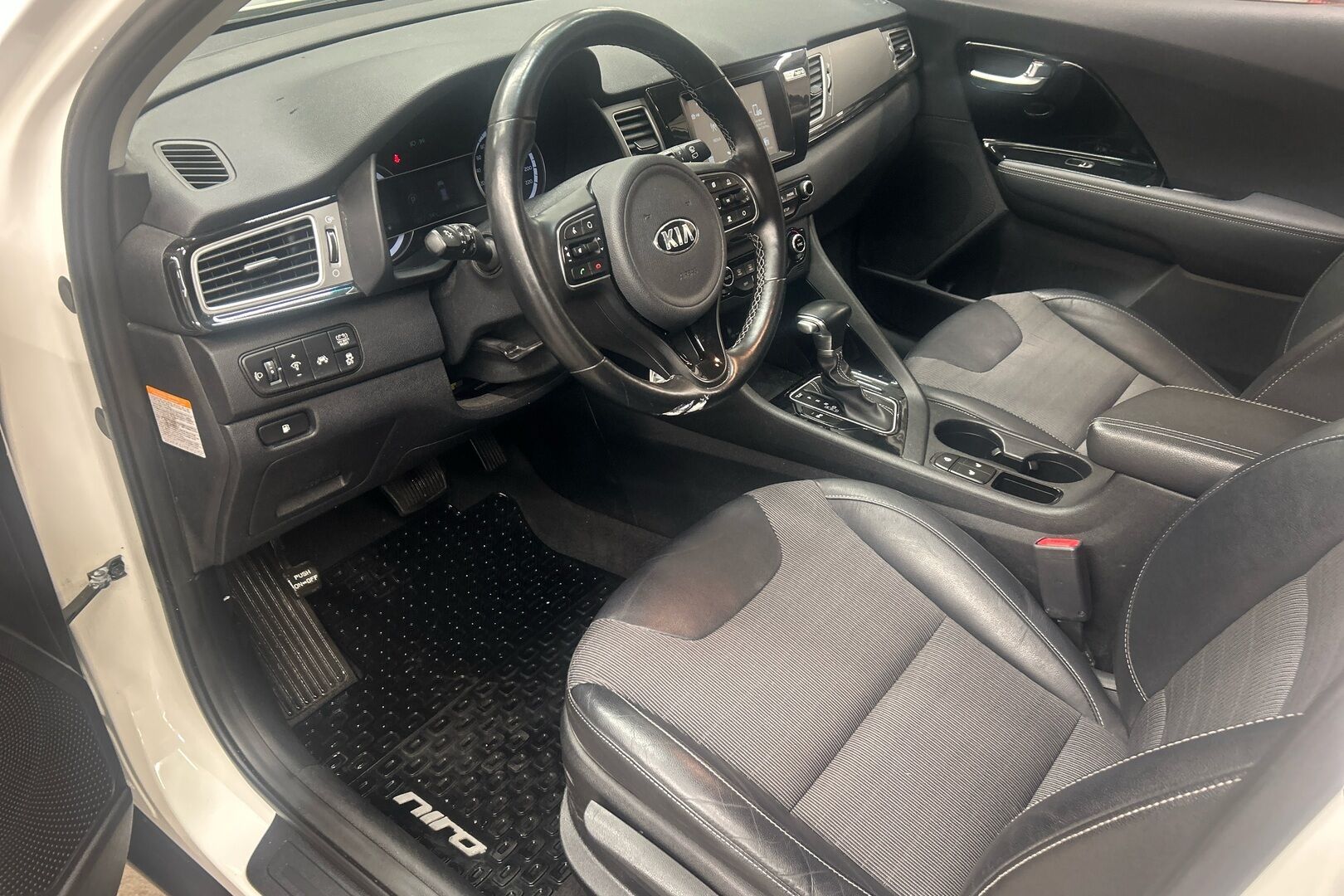 Kia Niro iso kuva 23