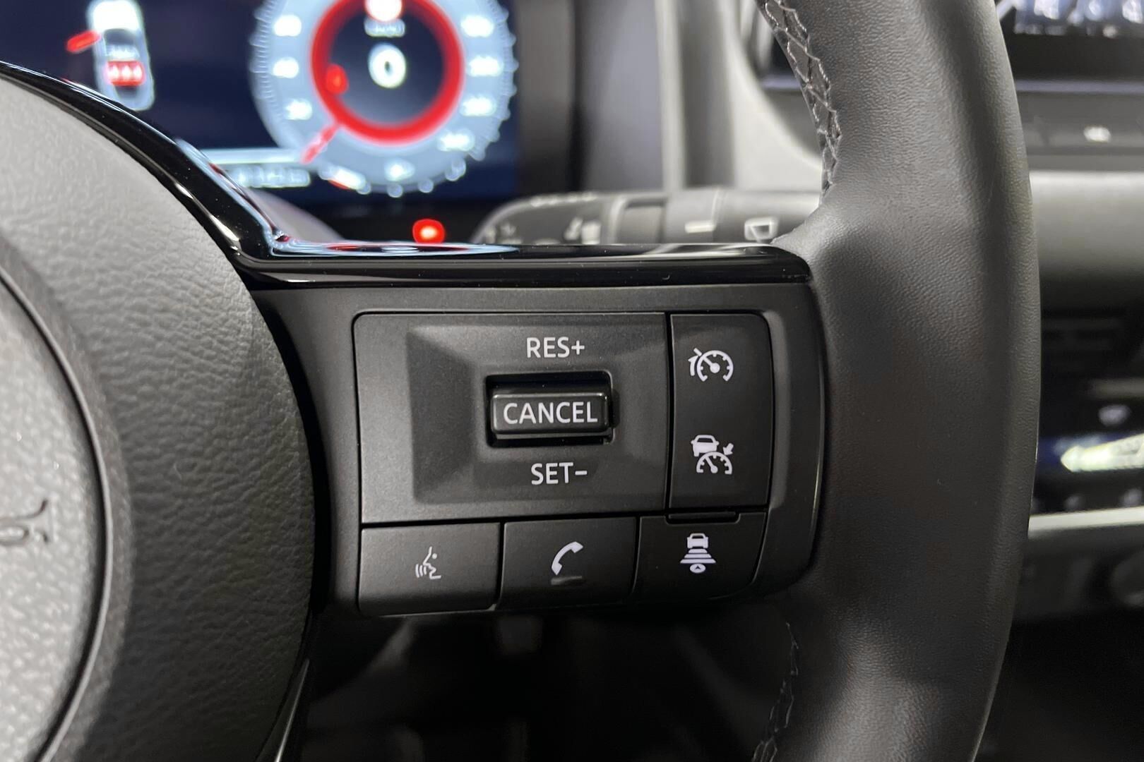 Nissan Qashqai iso kuva 16