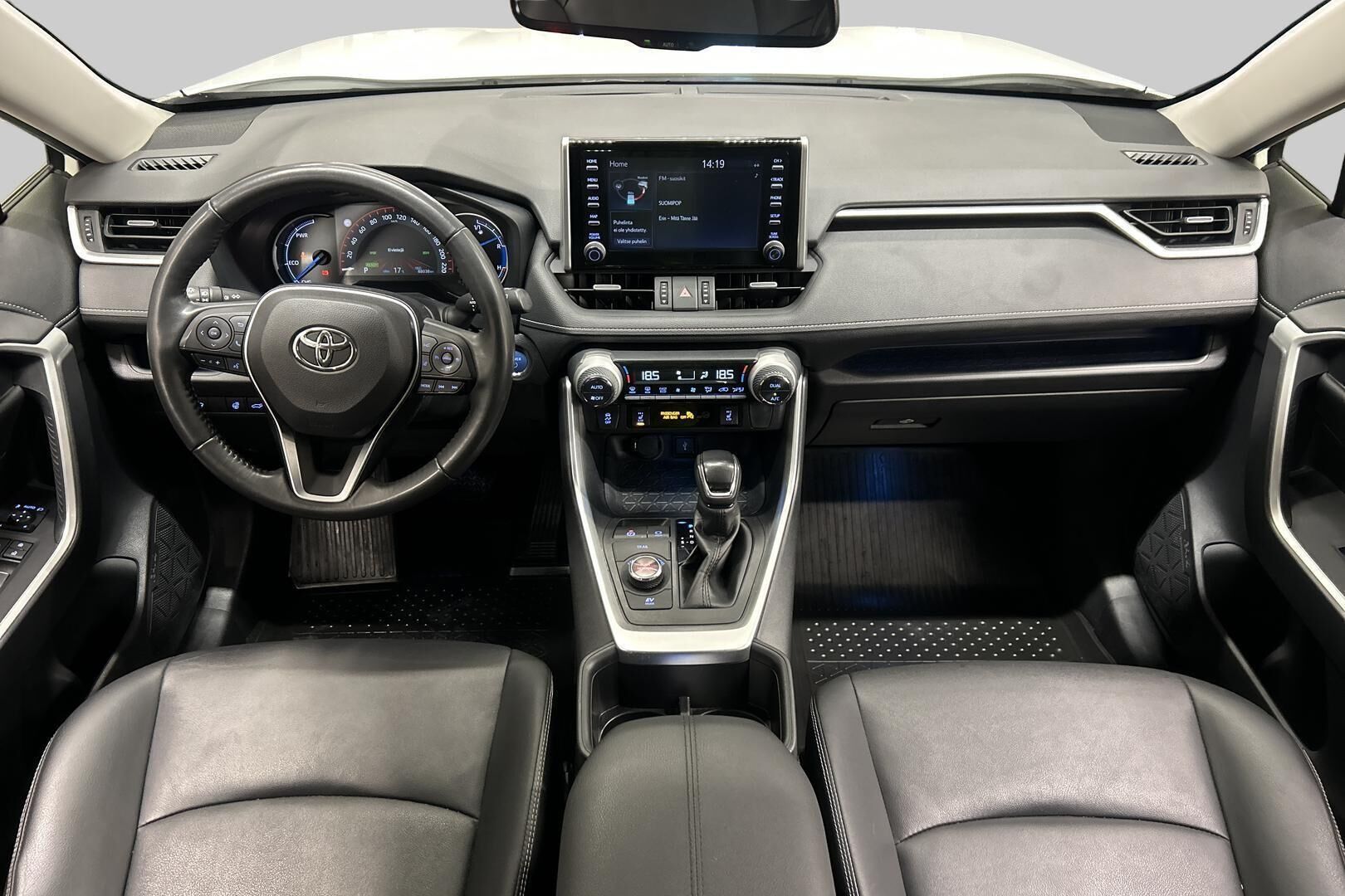 Toyota RAV4 iso kuva 10