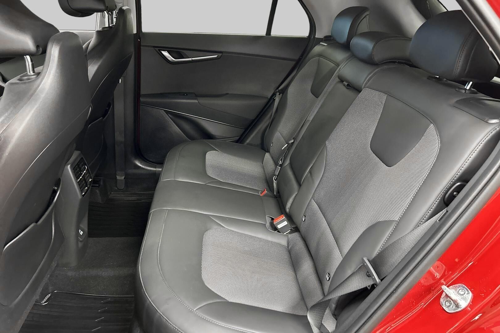 Kia Niro iso kuva 10