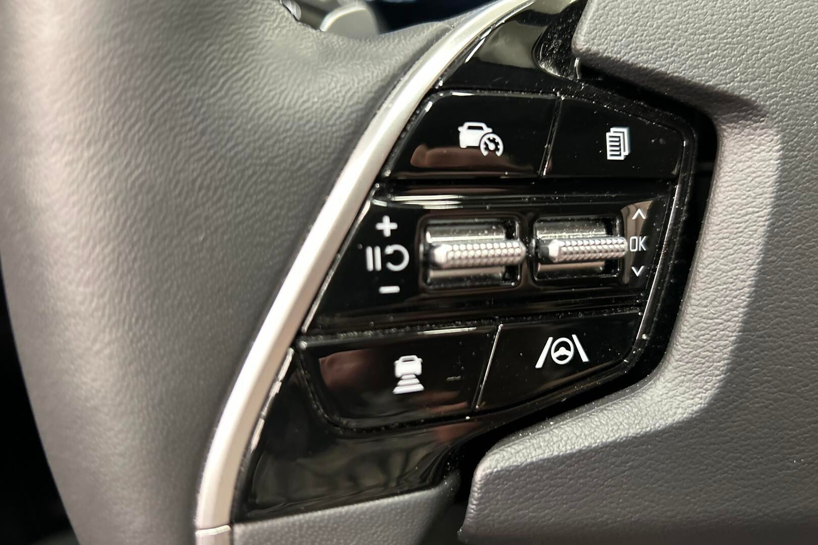 Kia Niro iso kuva 18