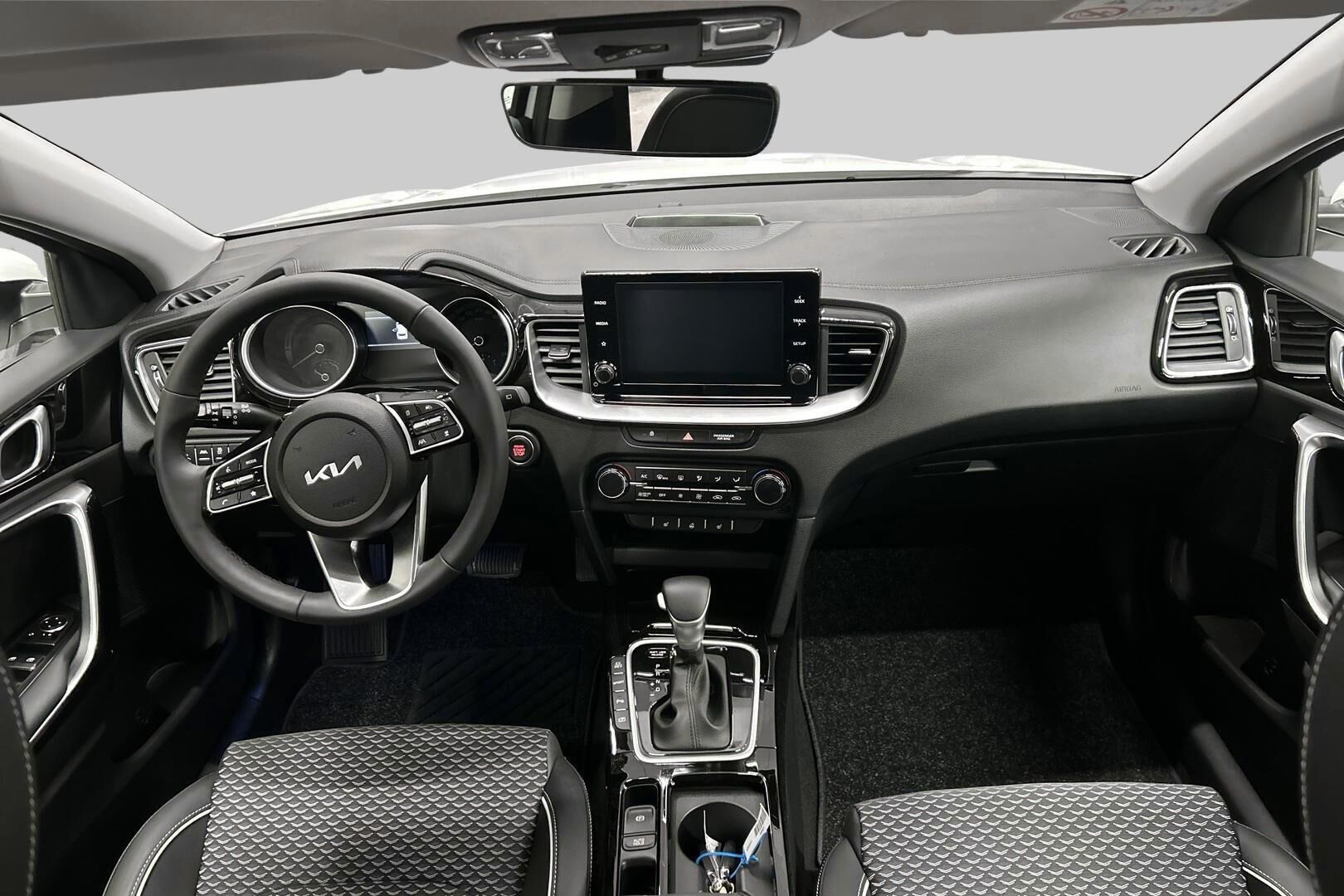 Kia Ceed iso kuva 3