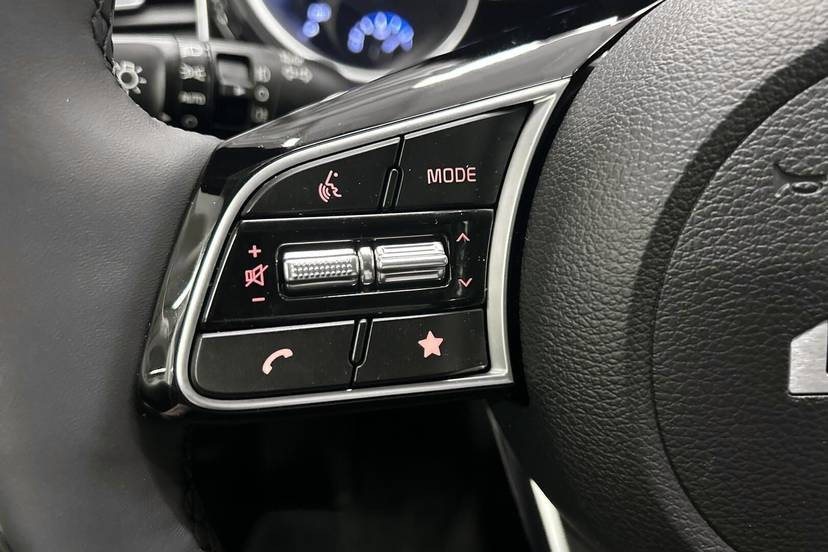 Kia Ceed iso kuva 5