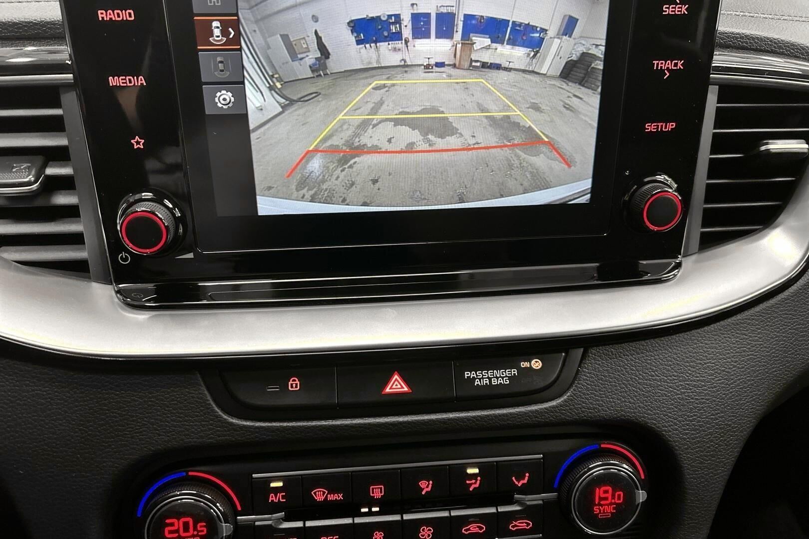 Kia Ceed iso kuva 21