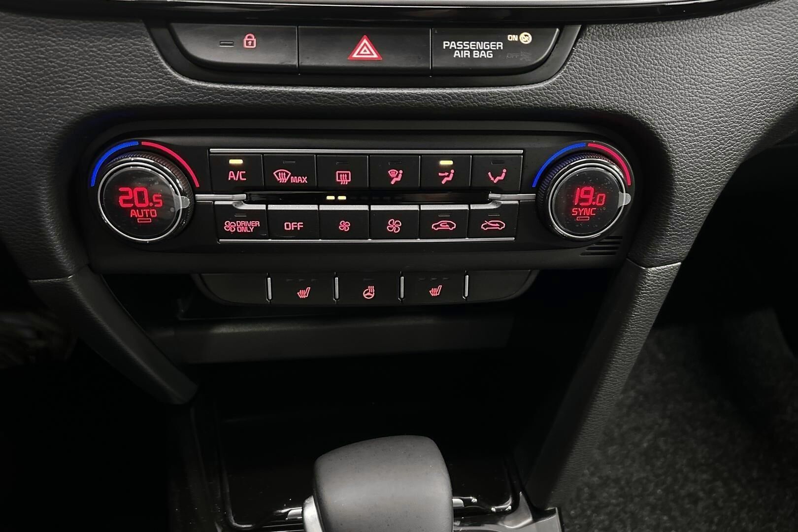 Kia Ceed iso kuva 6