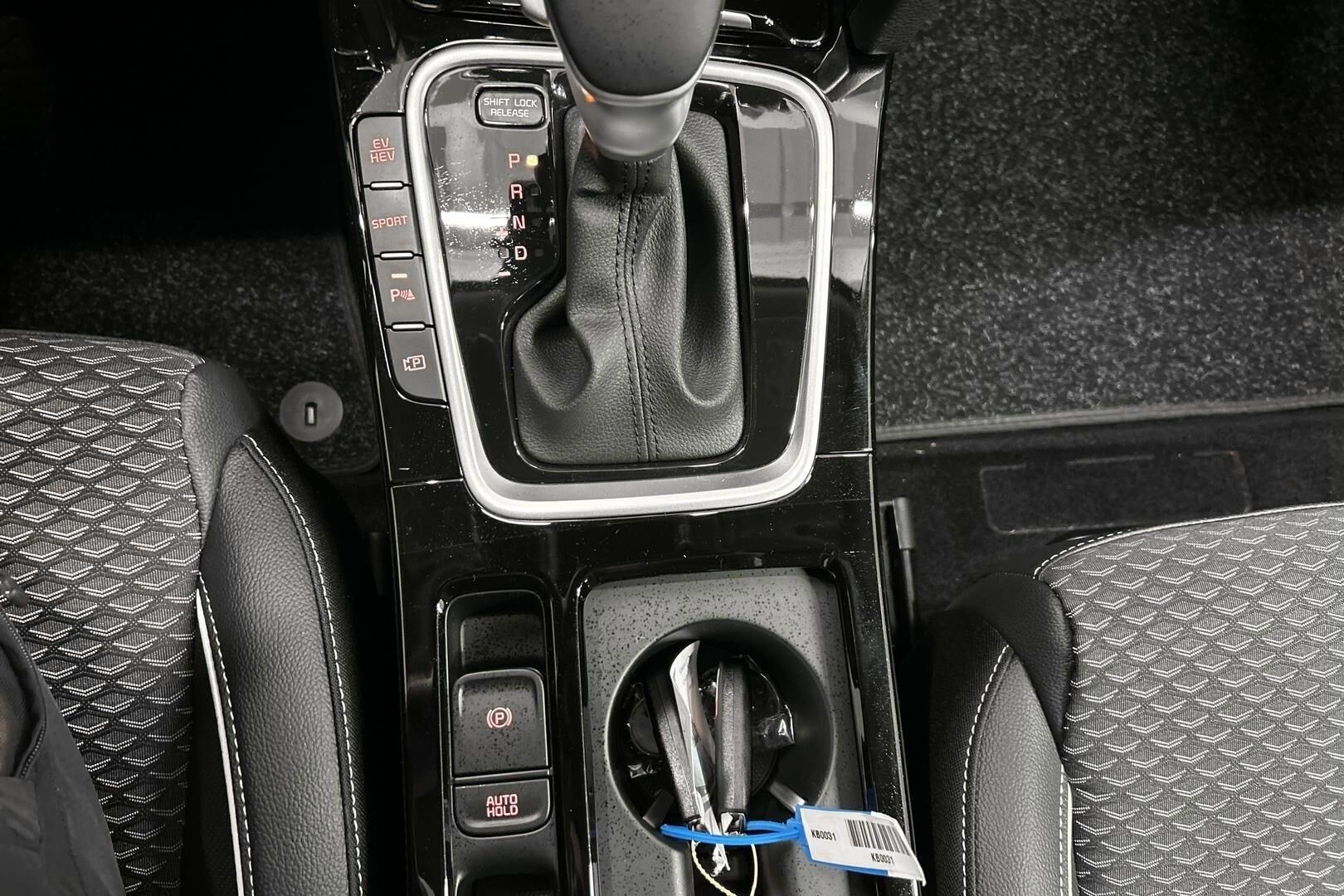 Kia Ceed iso kuva 7