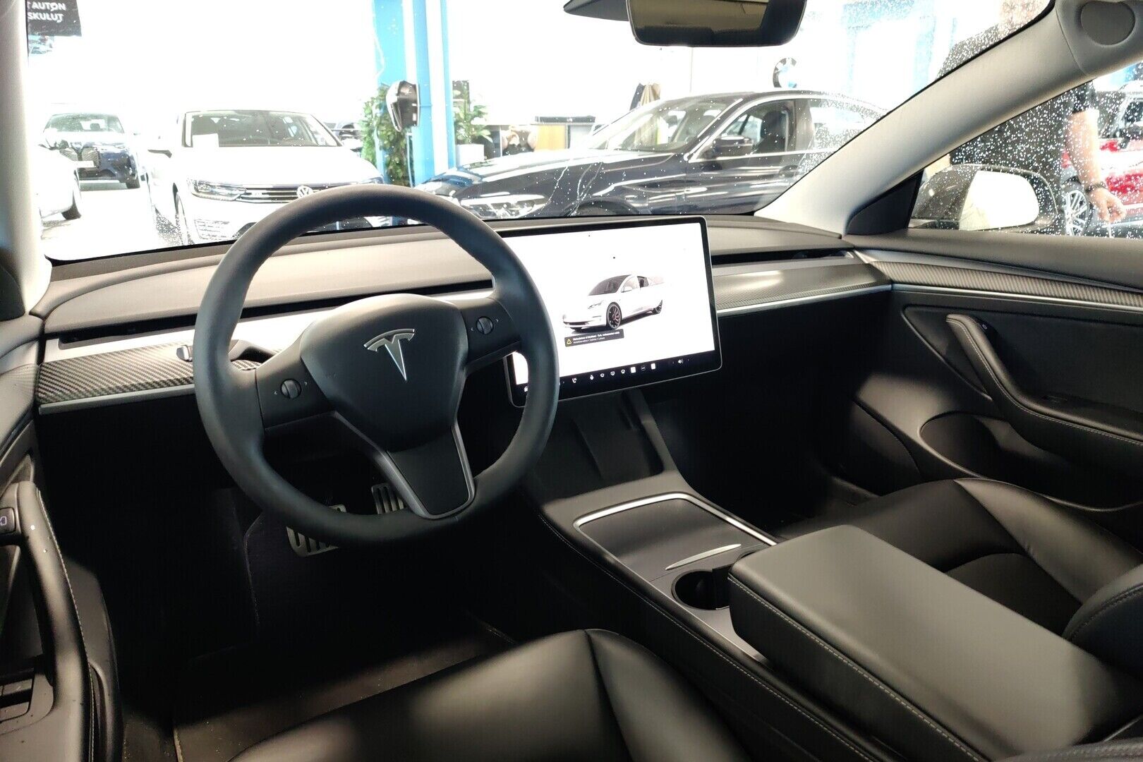 Tesla Model 3 iso kuva 1