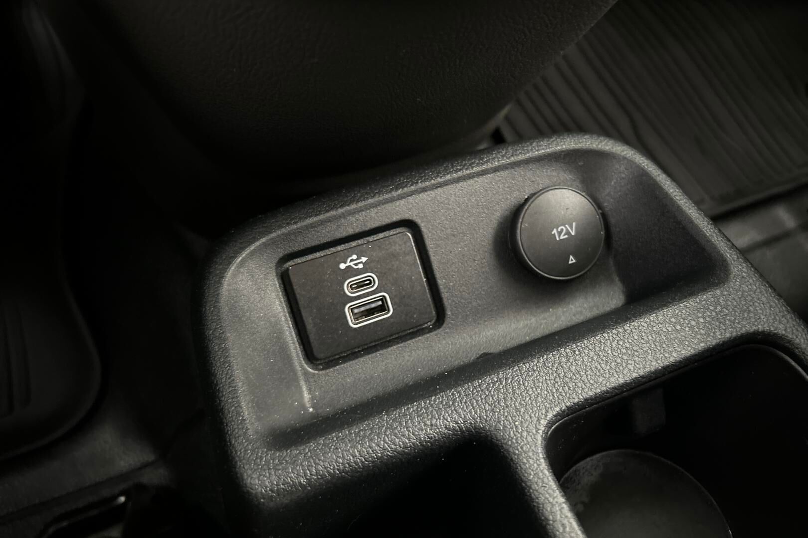 FORD Transit Connect iso kuva 26