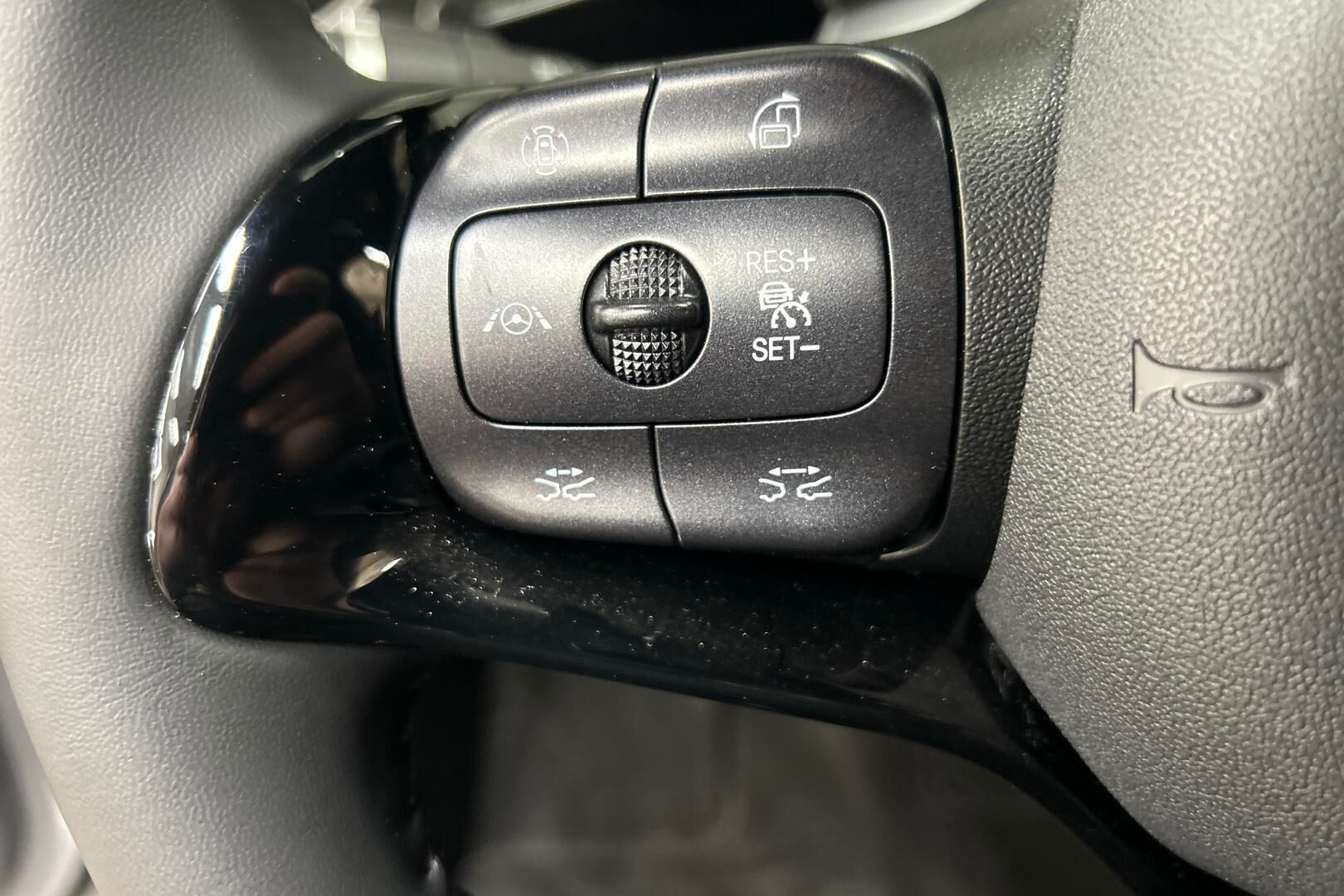 BYD Dolphin iso kuva 15
