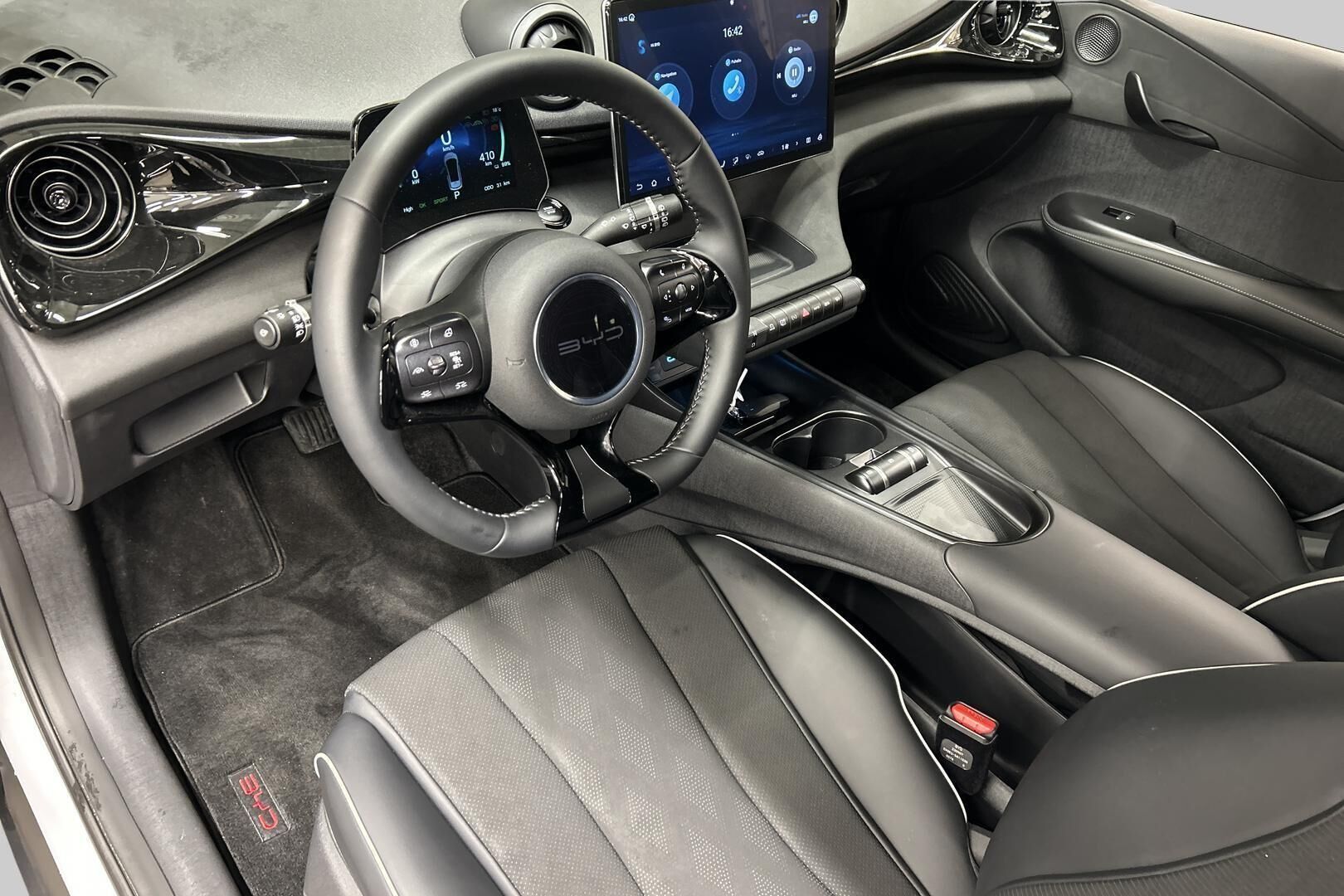 BYD Dolphin iso kuva 8