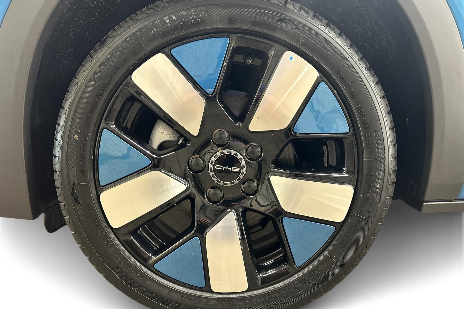 BYD Dolphin iso kuva 12