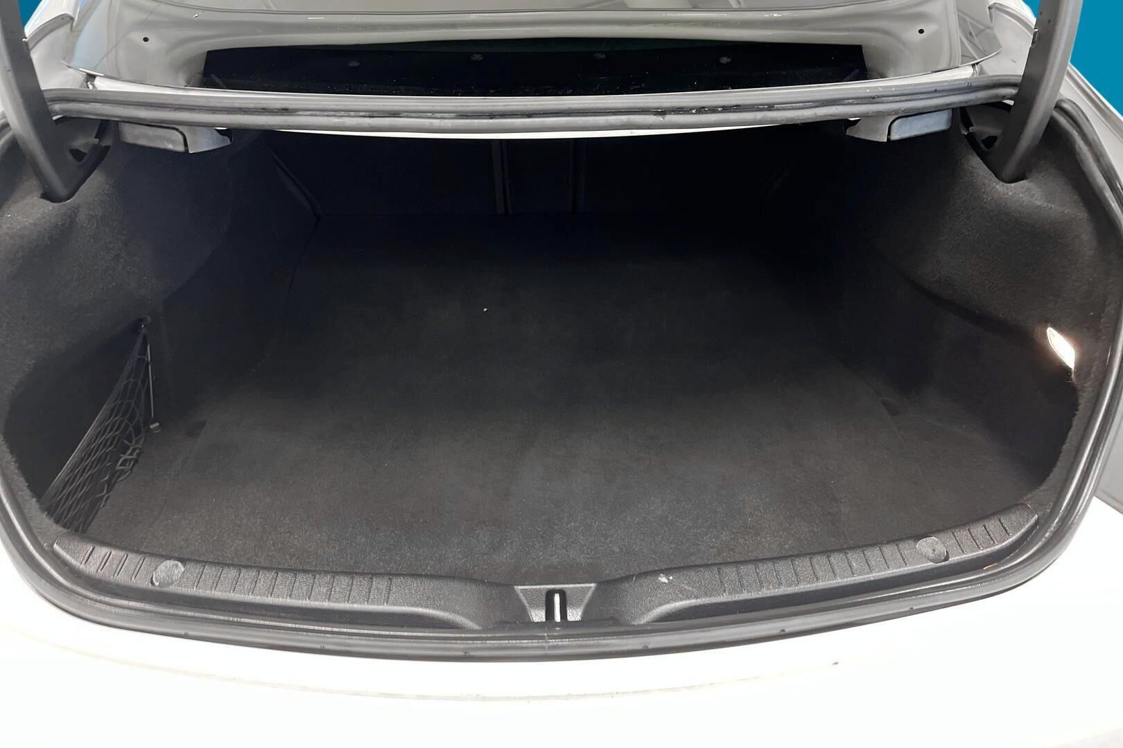 Mercedes-Benz C iso kuva 12