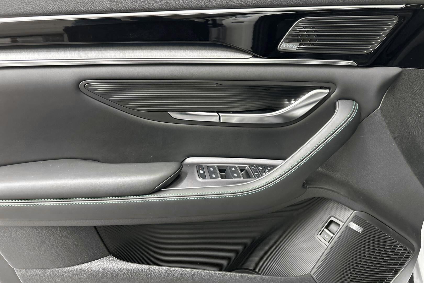 BYD Seal U iso kuva 13