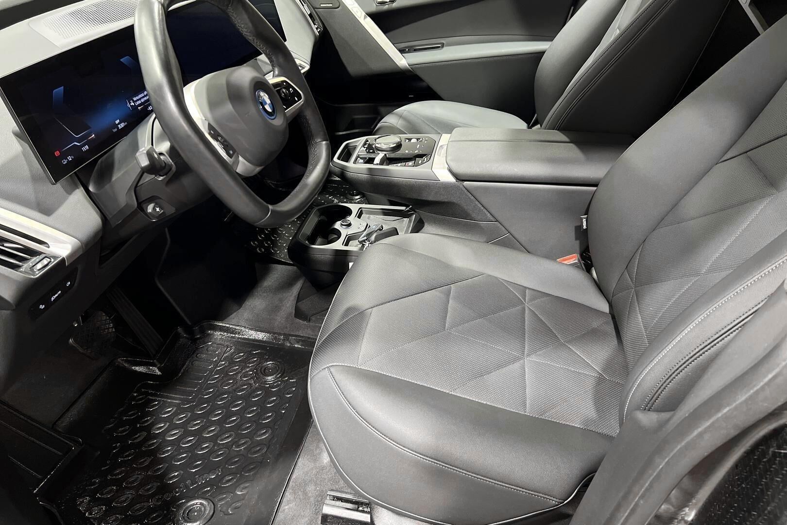 BMW iX iso kuva 5