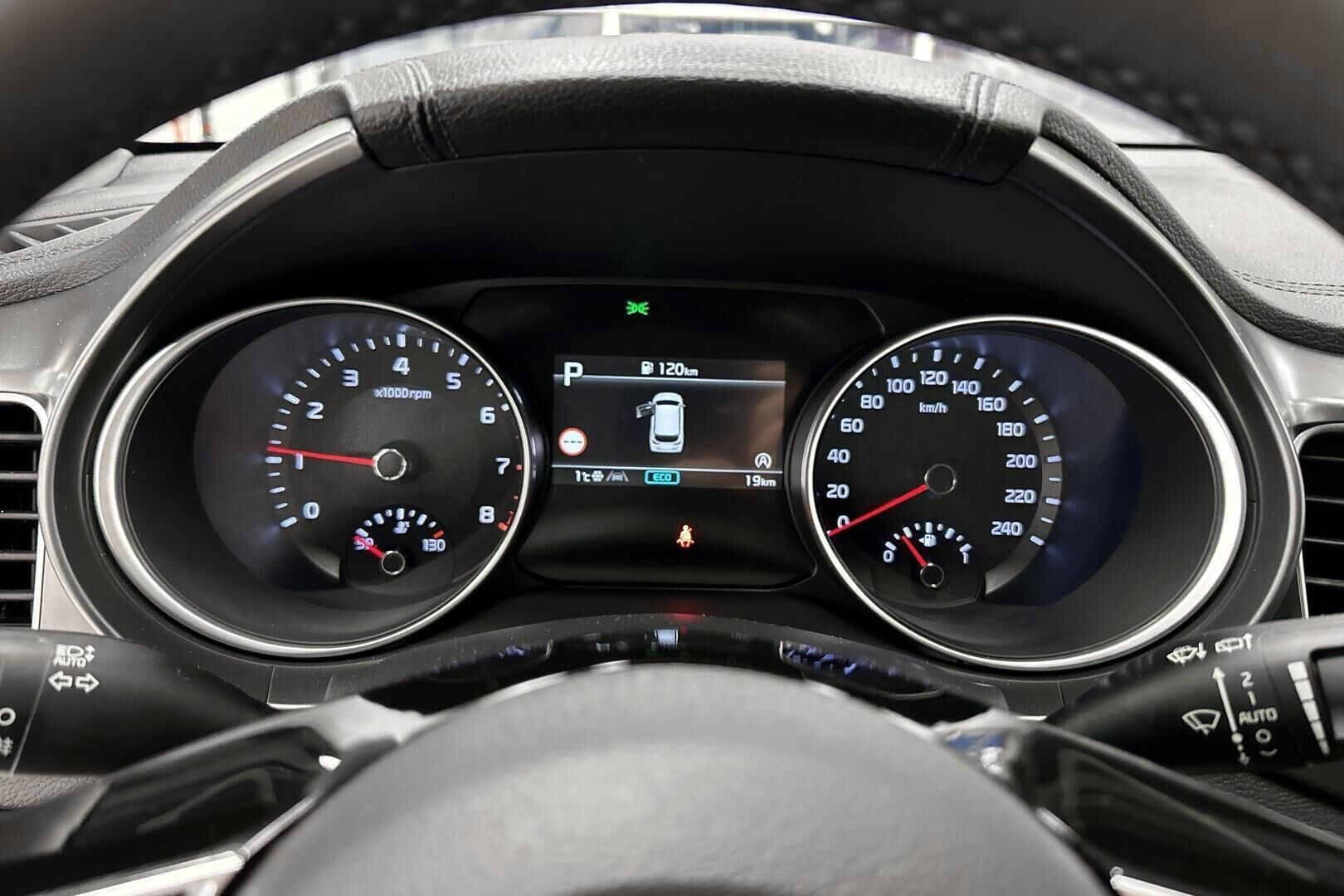 Kia Ceed iso kuva 15