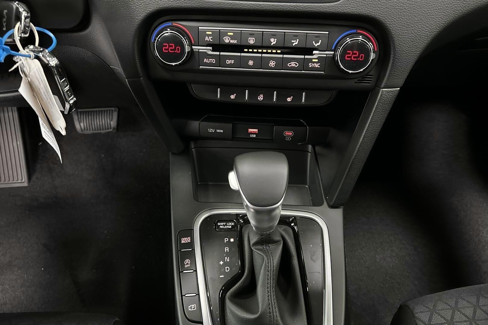 Kia Ceed iso kuva 21