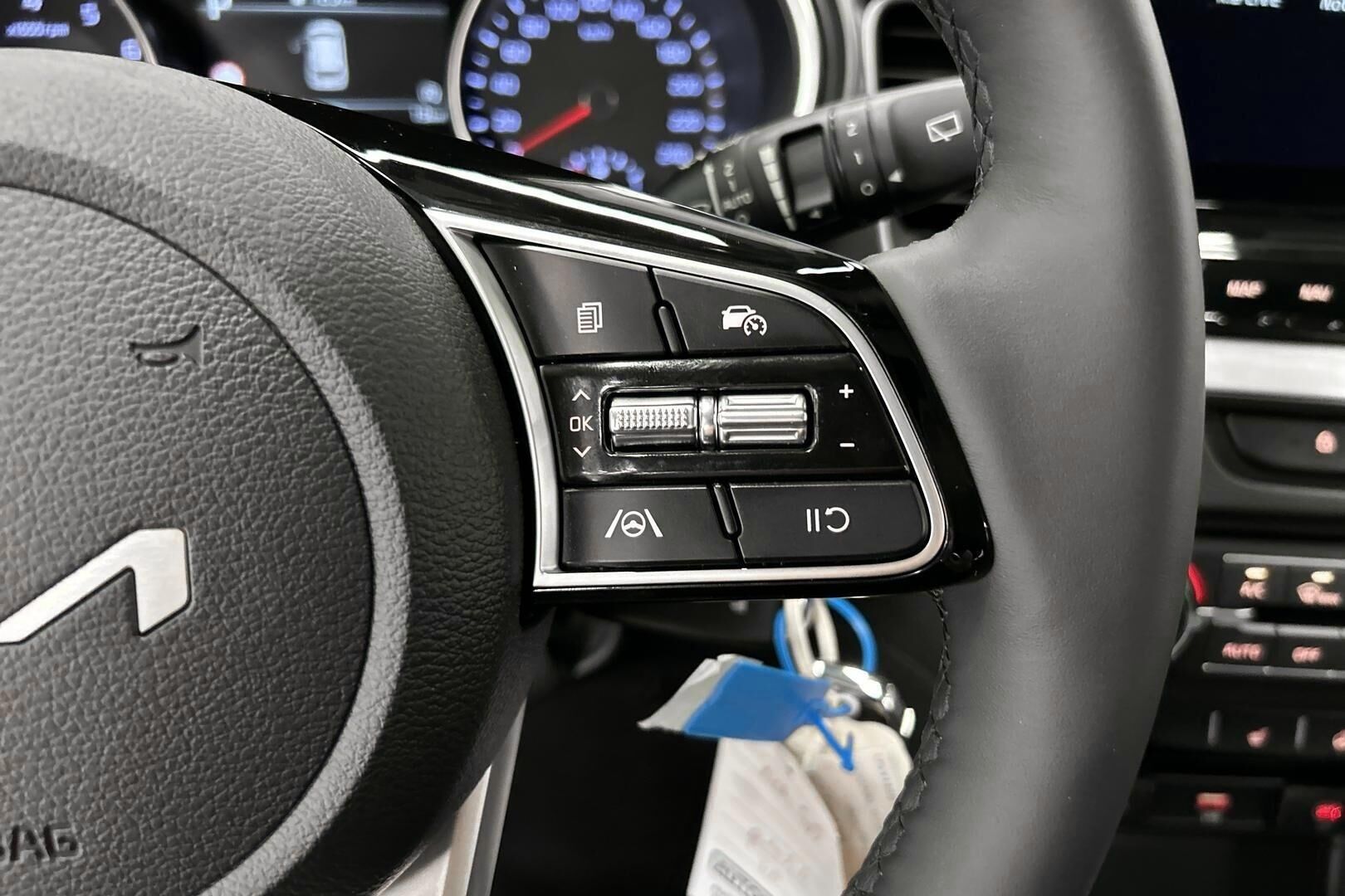 Kia Ceed iso kuva 23