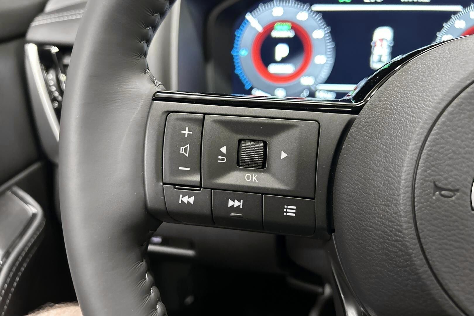 Nissan X-Trail iso kuva 9