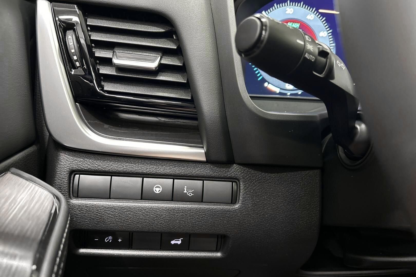 Nissan X-Trail iso kuva 14