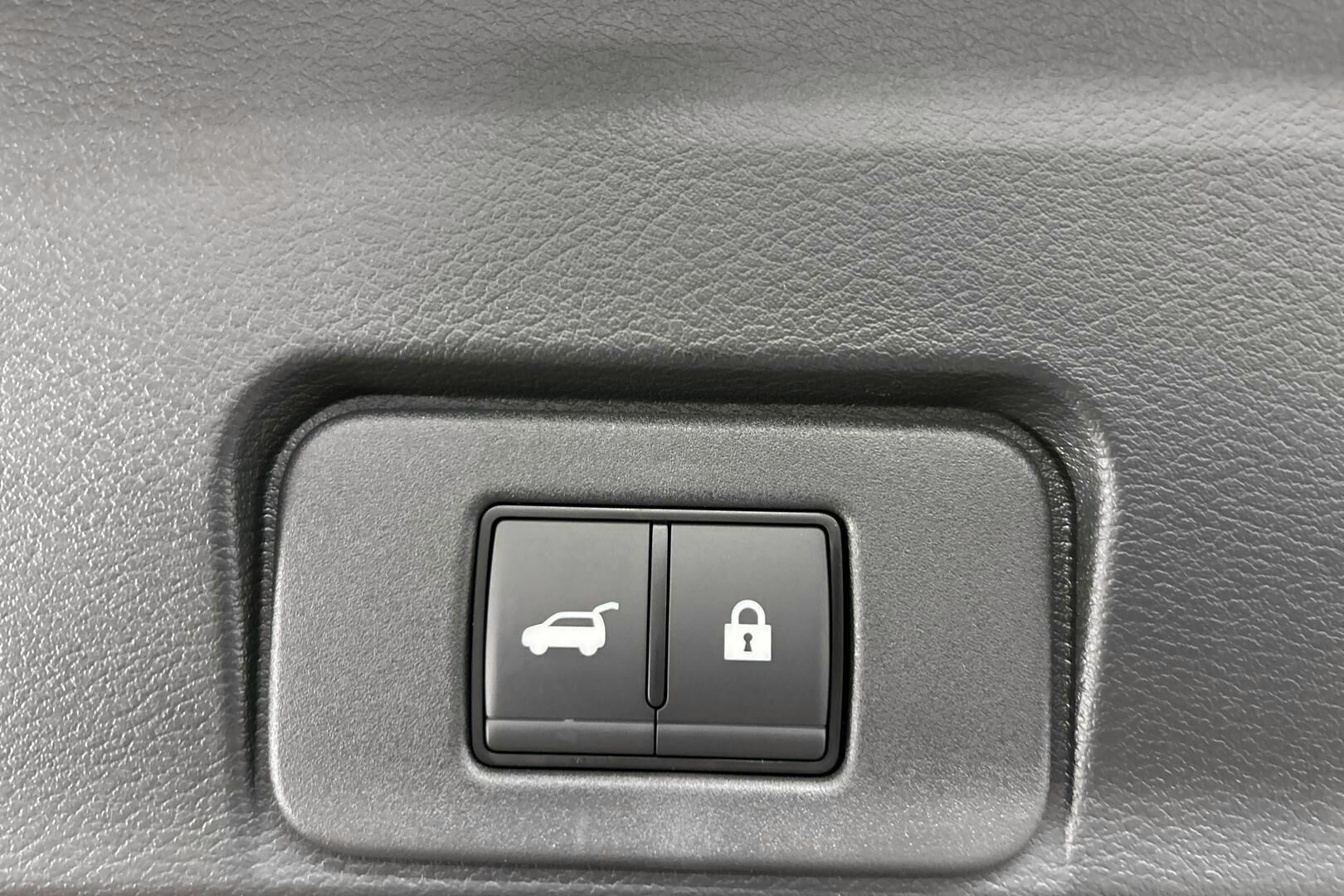 Nissan X-Trail iso kuva 19
