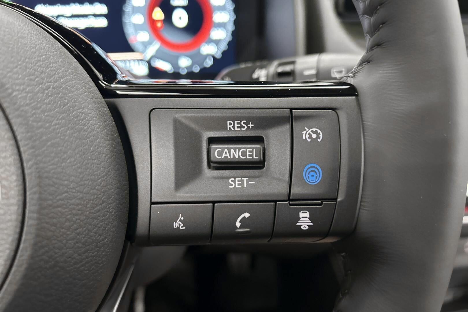 Nissan X-Trail iso kuva 32