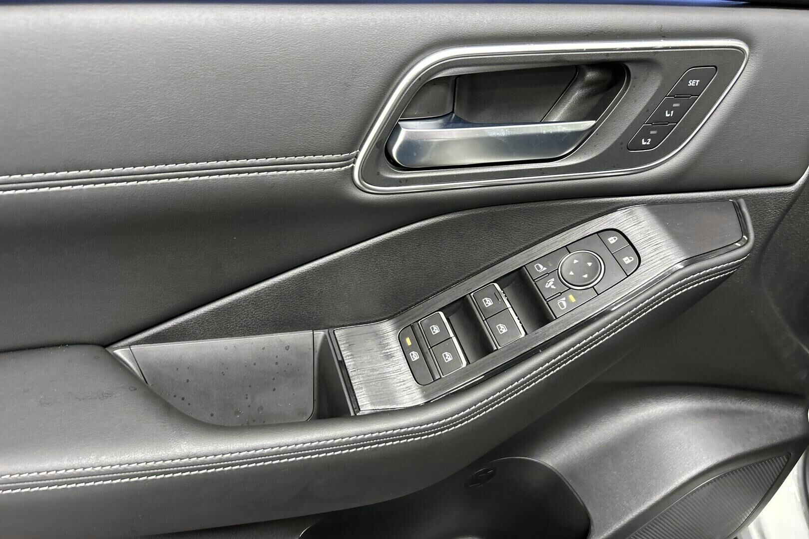 Nissan X-Trail iso kuva 36