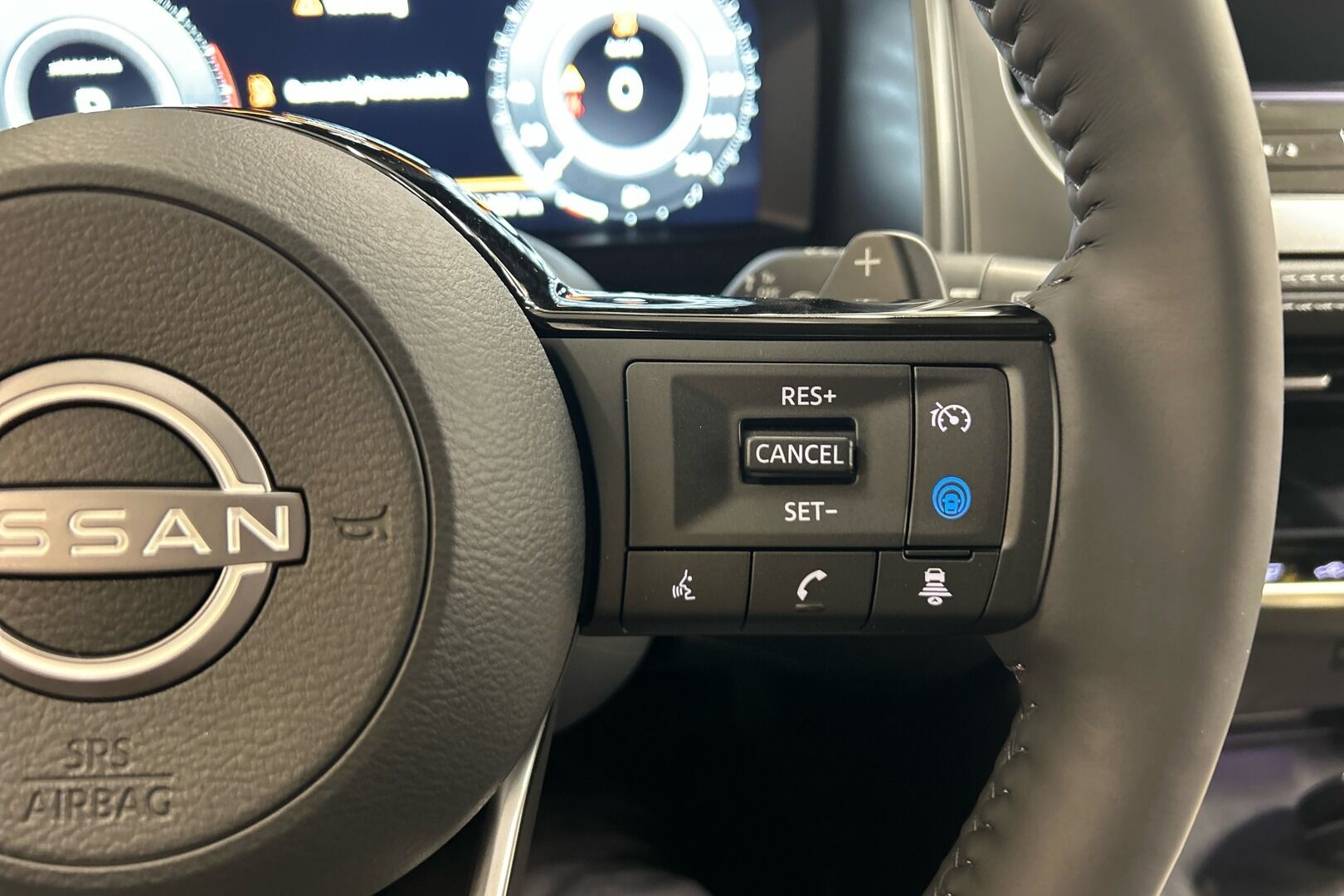 Nissan Qashqai iso kuva 14