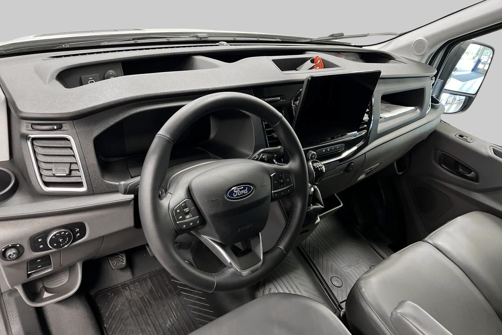 Ford Transit iso kuva 10