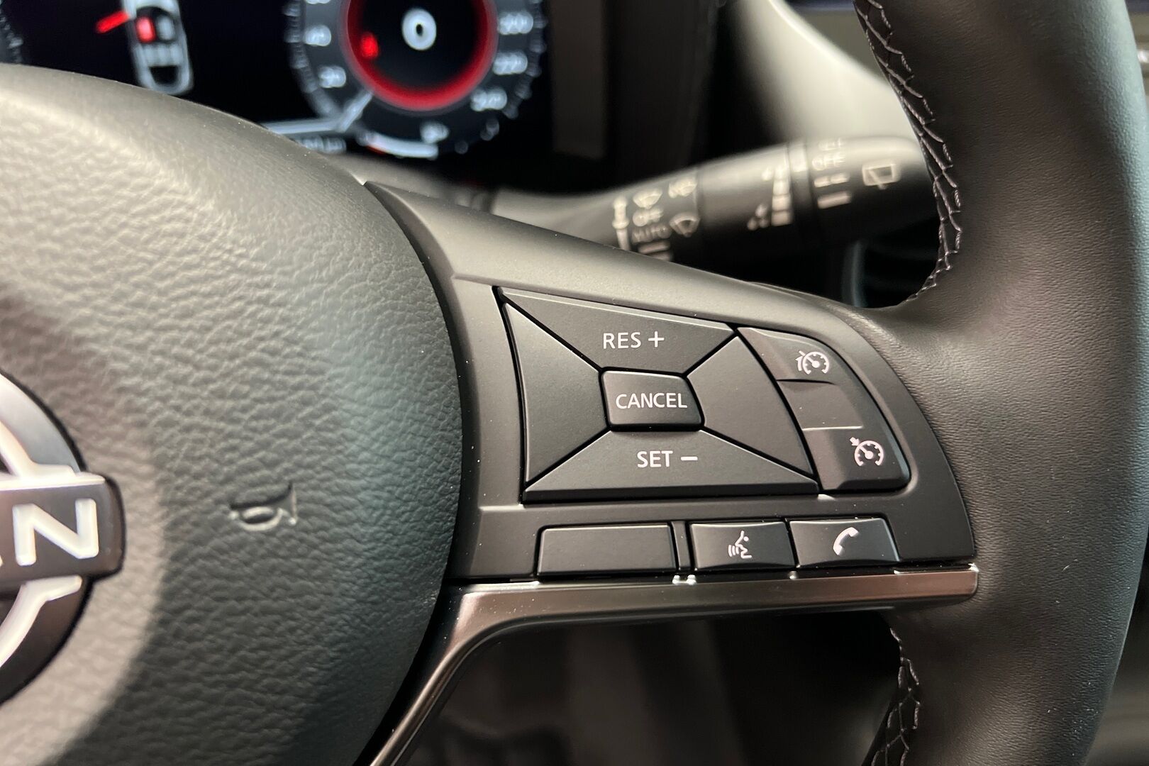 Nissan Juke iso kuva 14