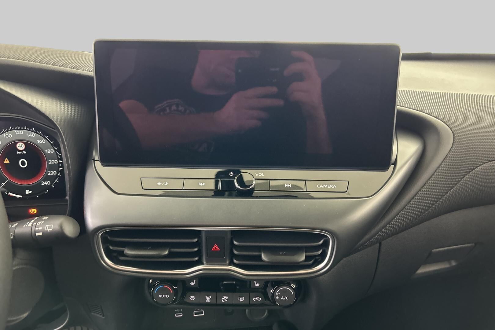 Nissan Juke iso kuva 16