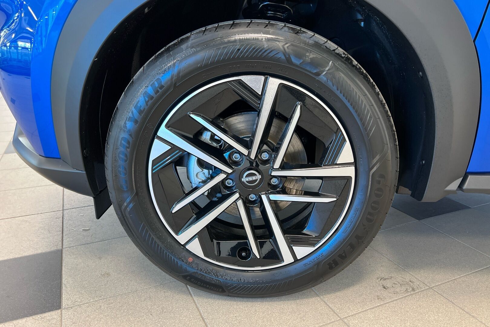 Nissan Juke iso kuva 10