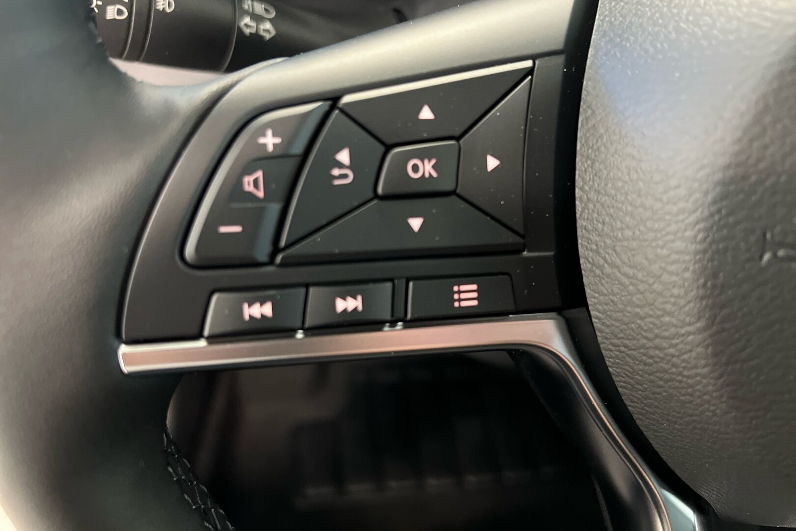 Nissan Juke iso kuva 17