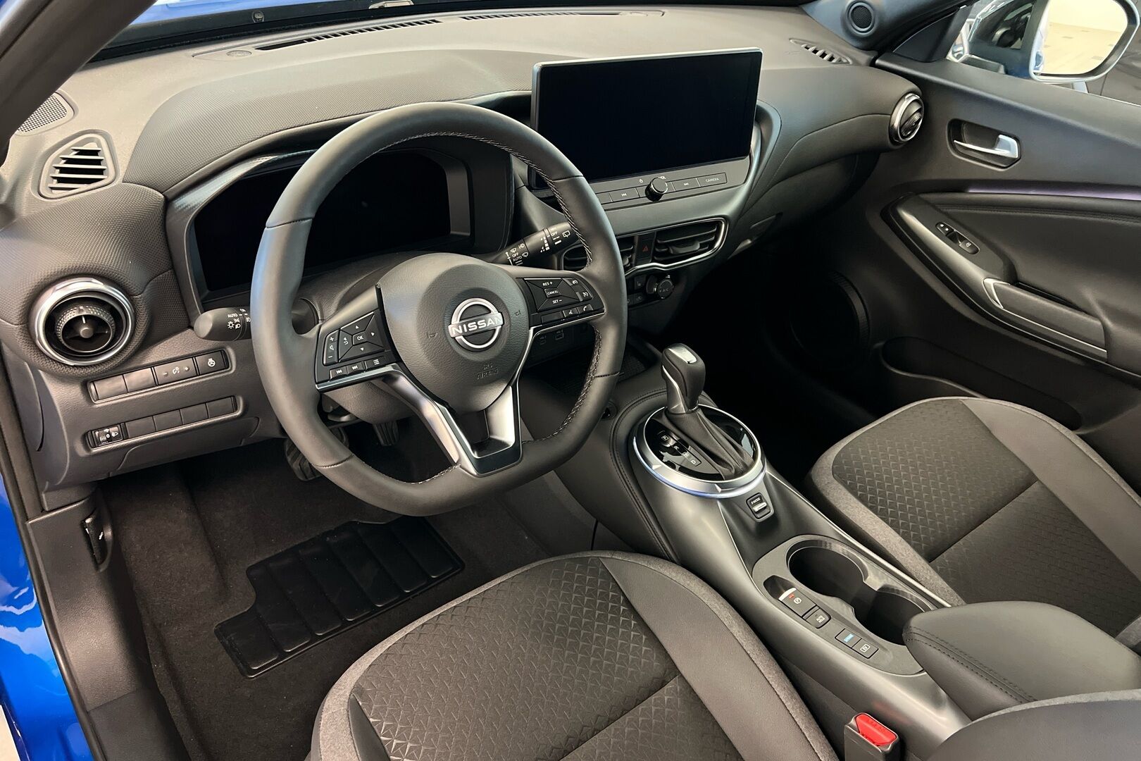 Nissan Juke iso kuva 6
