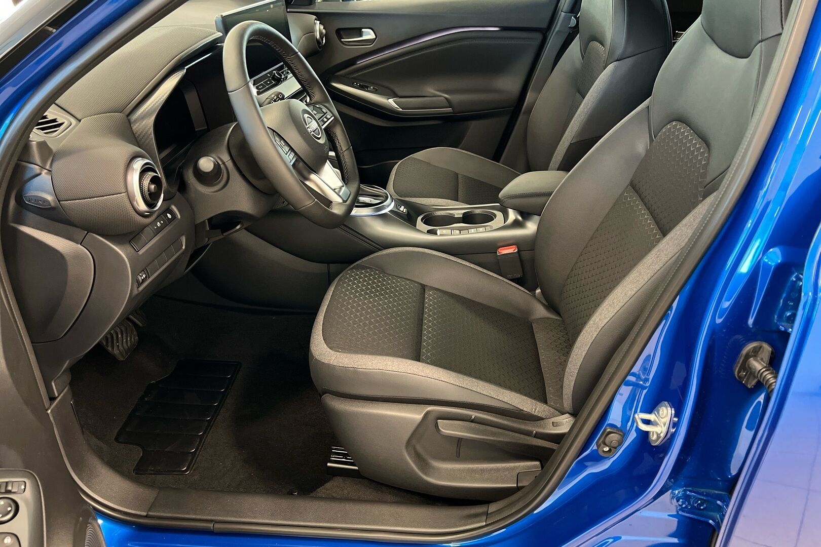 Nissan Juke iso kuva 7
