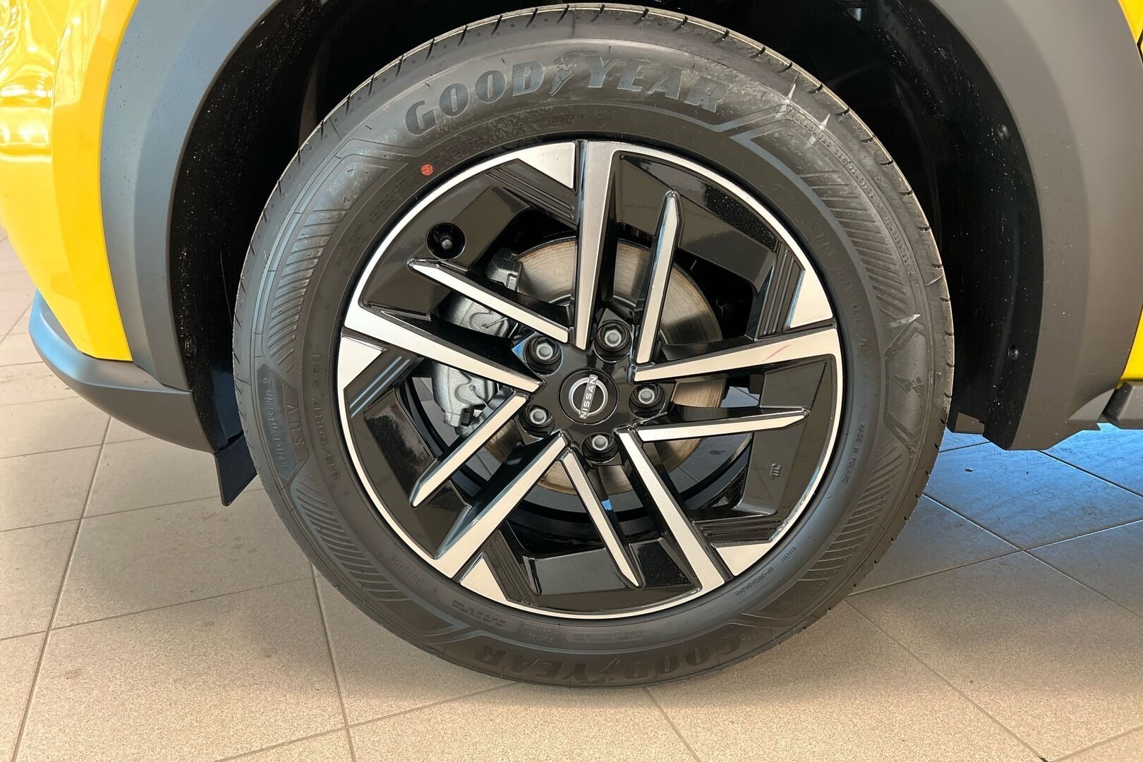 Nissan Juke iso kuva 13