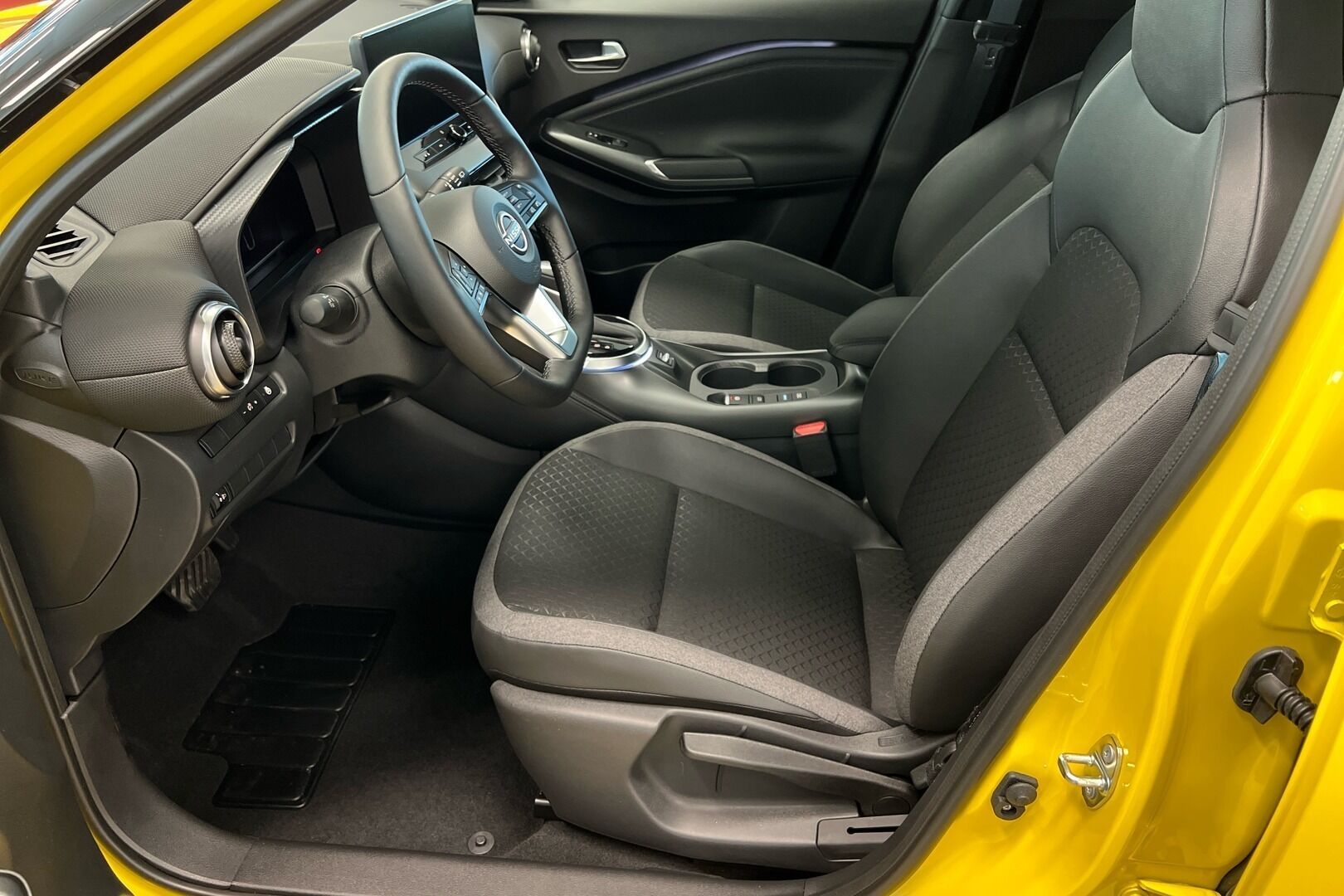 Nissan Juke iso kuva 18