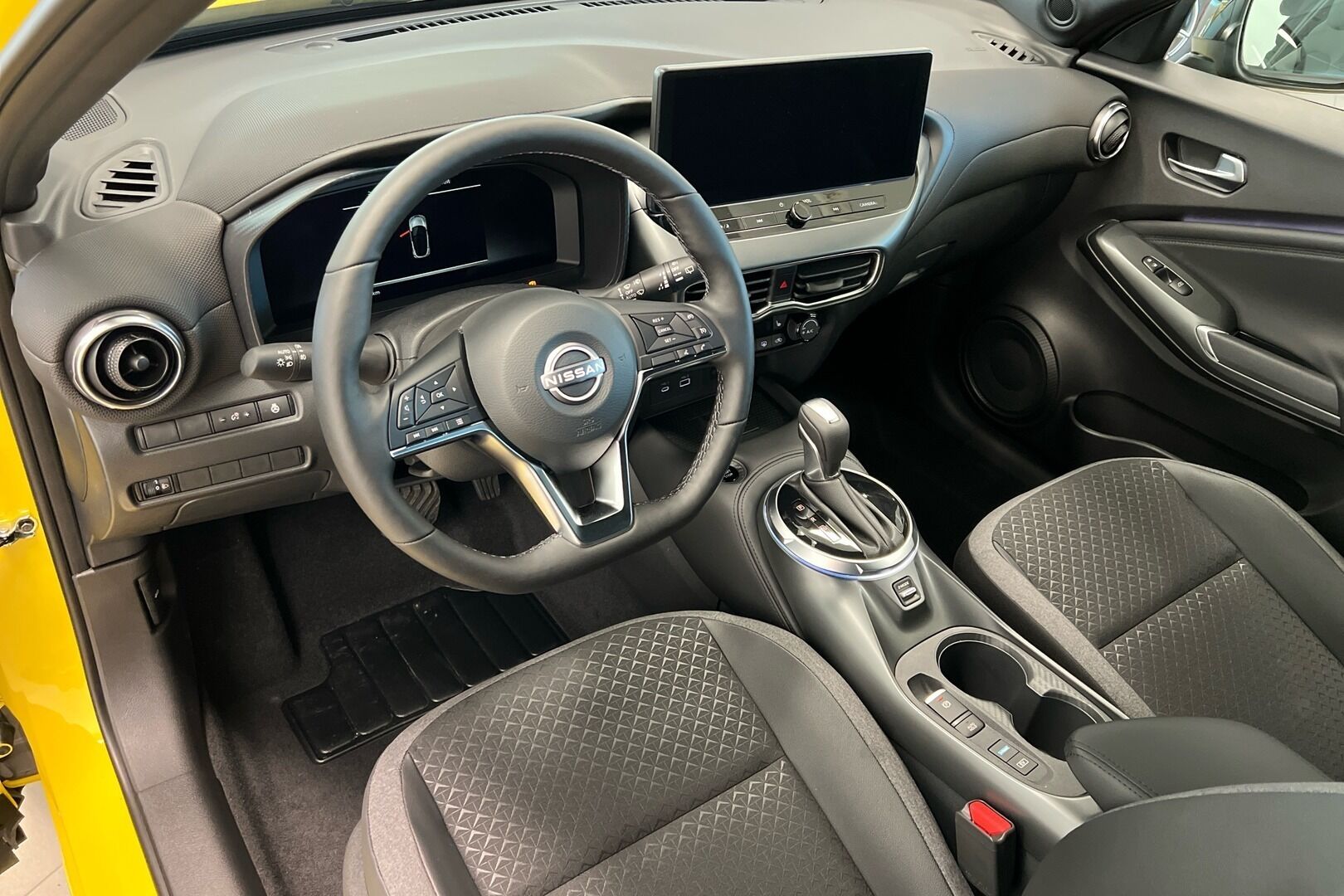 Nissan Juke iso kuva 7